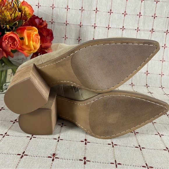 Steve Madden “Calabria” Tan Suede Ankle Boots Almond Toe Size 9.5 Beige Bootie - Picture 9 of 9